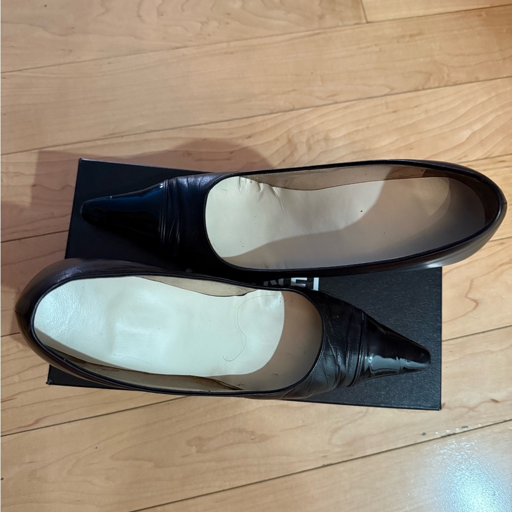 Authentic Chanel Black Classic Pumps 37B | Vintage 01P Cap Toe Heels with Box